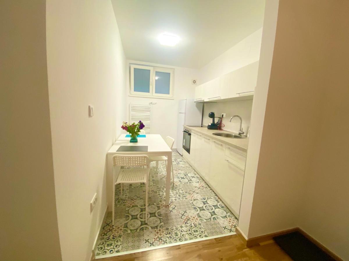 Uptown Girl Apartment Beograd Ngoại thất bức ảnh